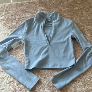 Baby blue cropped long sleeve half zip up xxs